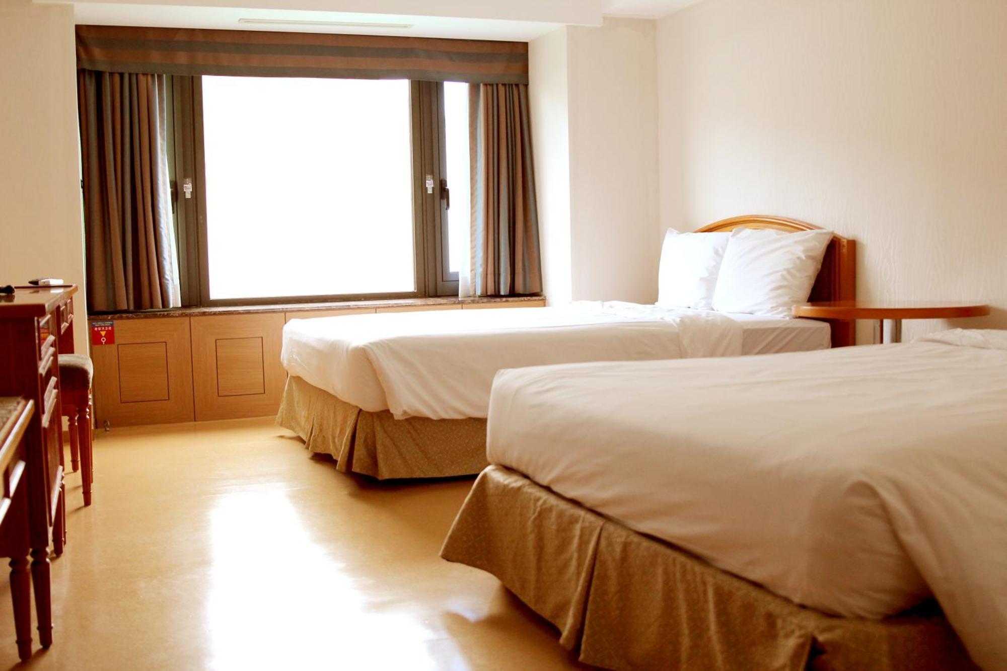 The K Hotel Гиеонгджу Екстериор снимка