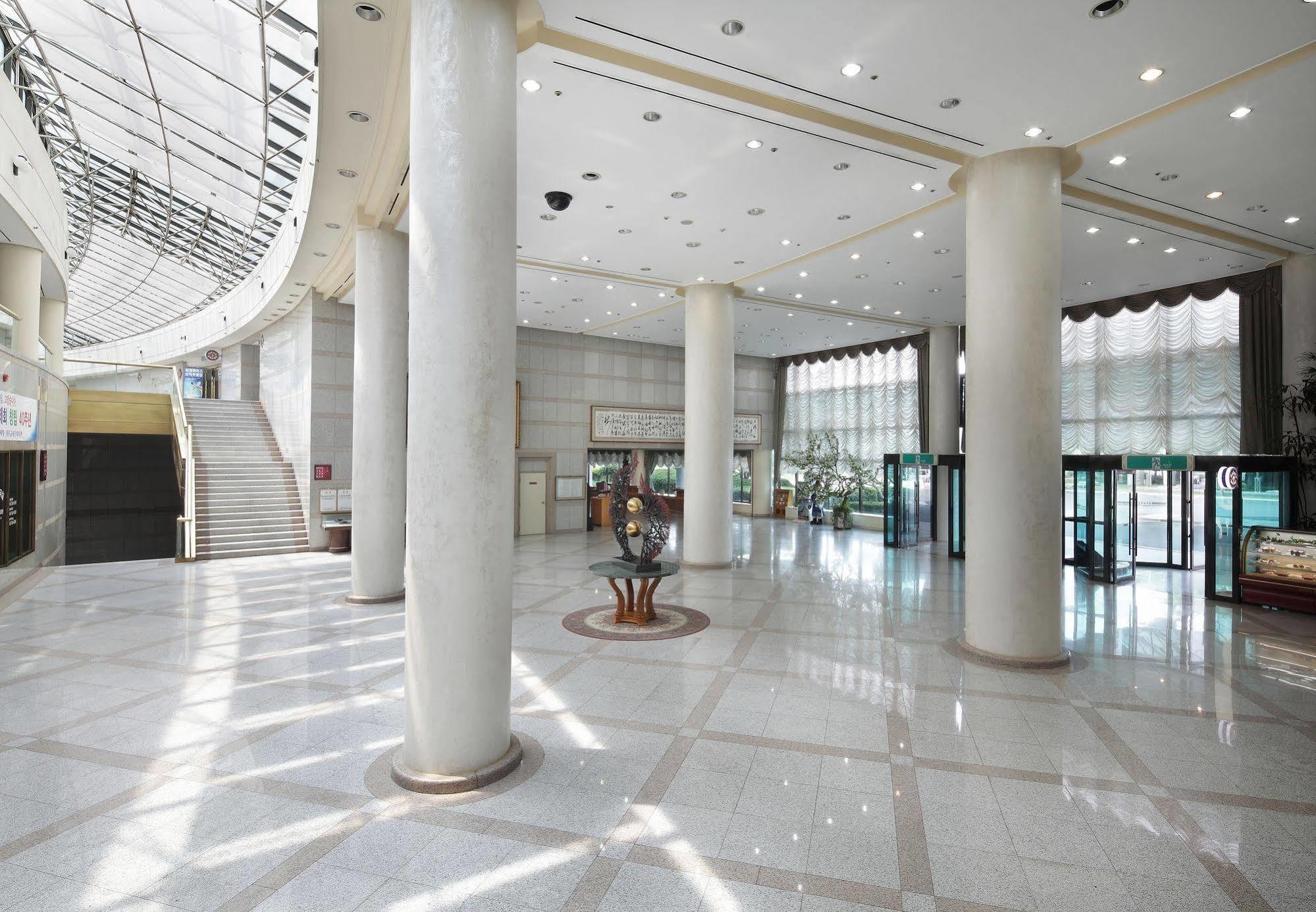 The K Hotel Гиеонгджу Екстериор снимка