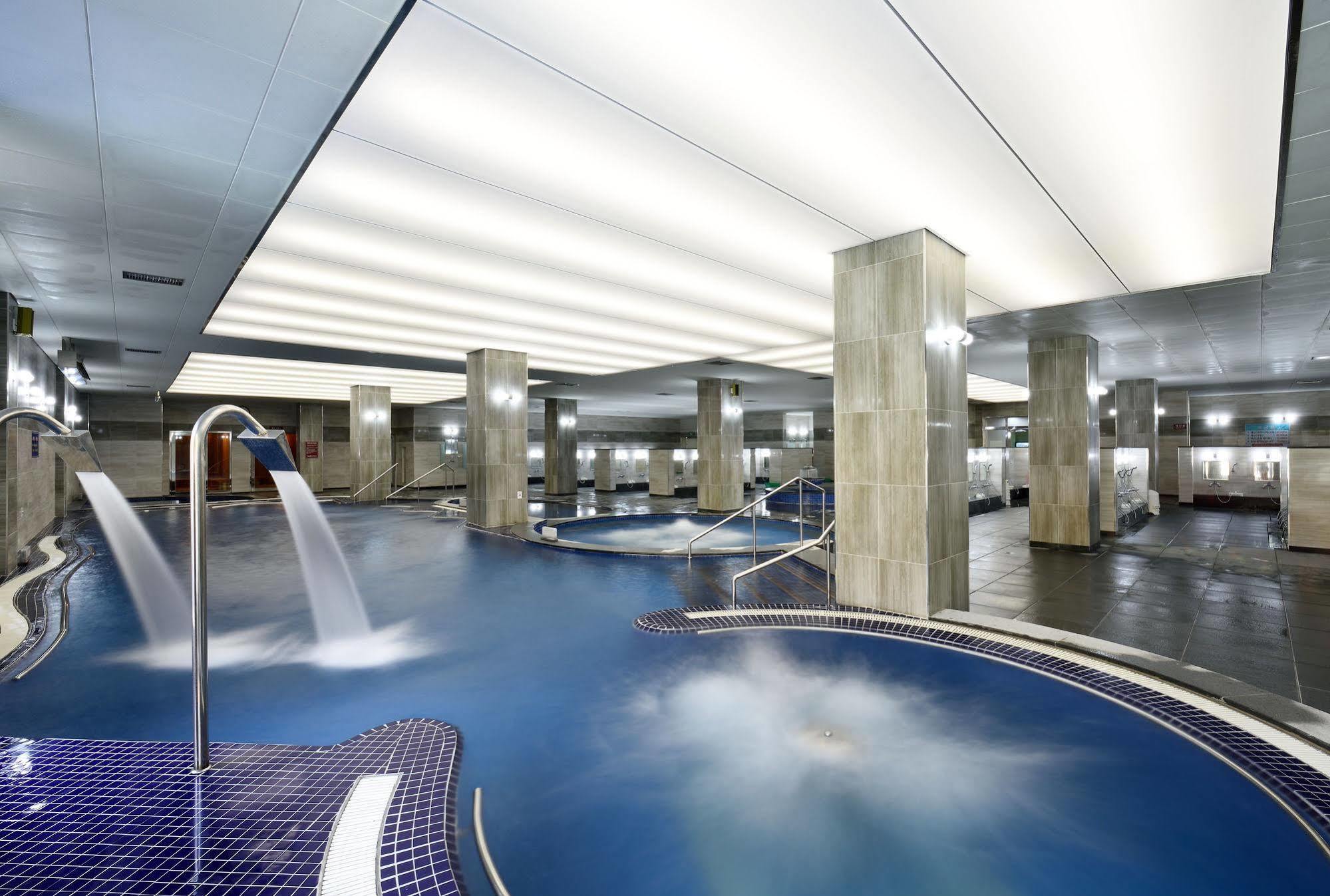 The K Hotel Гиеонгджу Екстериор снимка